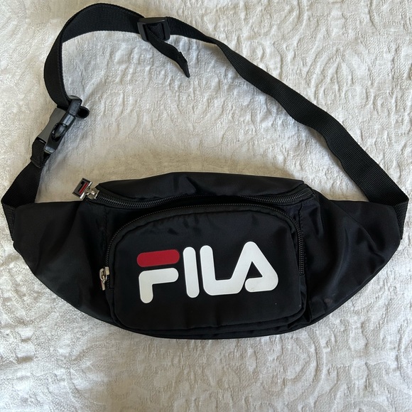 FILA SLING BAG - Picture 1 of 2